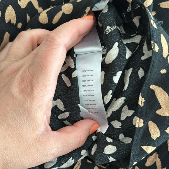 Short sleeve patterned blouse. - Picture 7 of 7